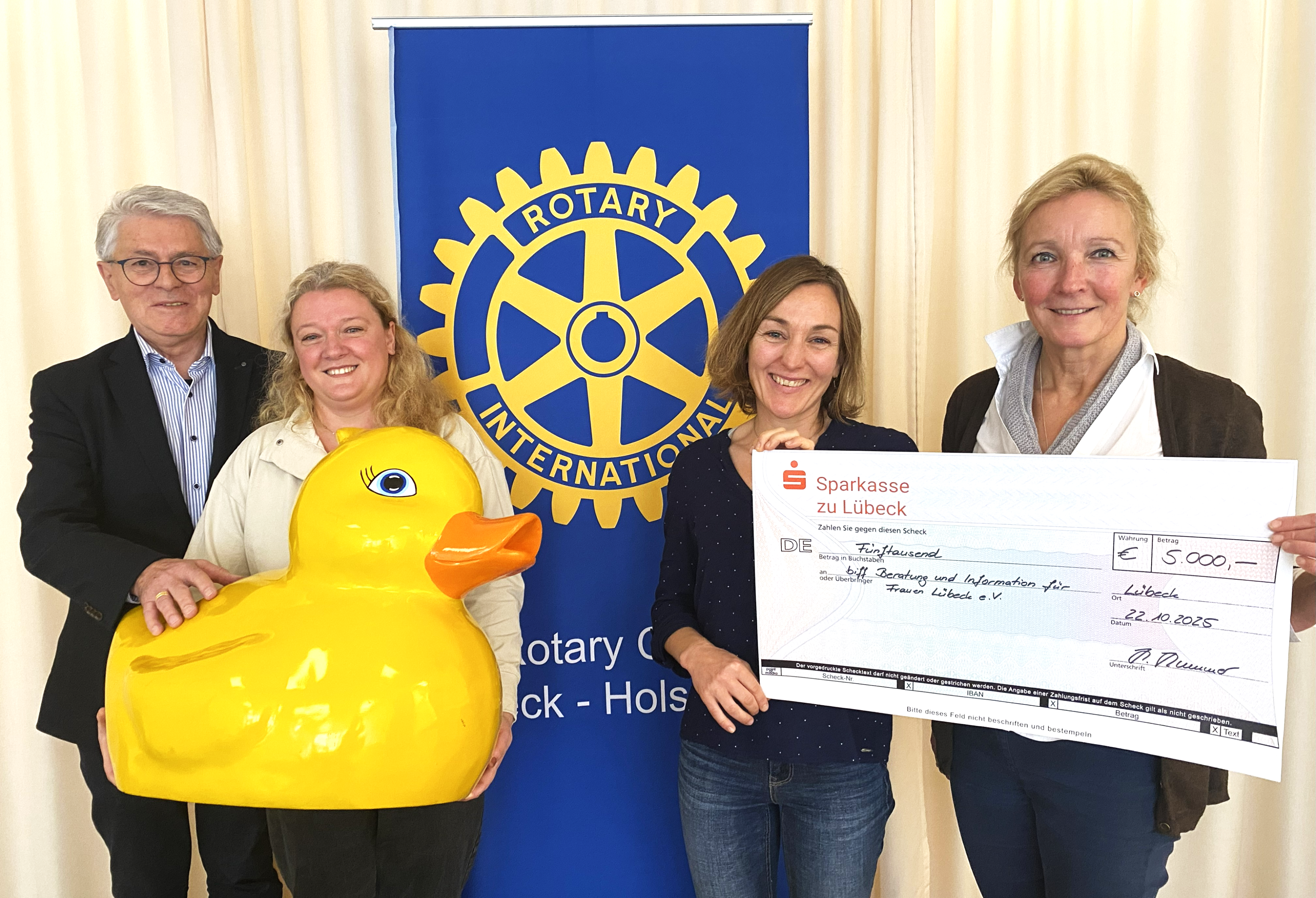 Scheckbergabe biff e.V. 2025 10 22 WORKBOOK TT